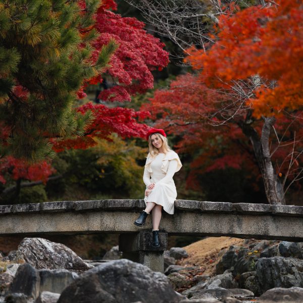 Maruyama Park in Kyoto showcasing vivid autumn colors near Yasaka Shrine. a must-visit spot during autumn in Japan