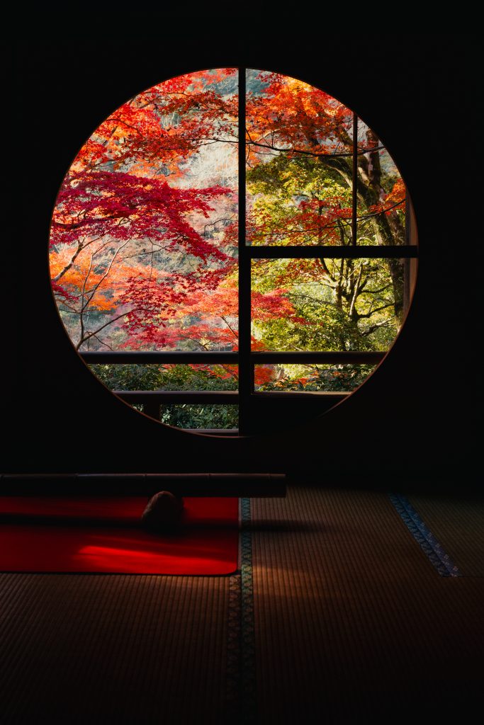 Somekobo Yumeyusai museum with unique autumn reflections created by indoor mirrors. Kyoto, a cultural highlight in a 2-week Japan itinerary. a must-visit spot during autumn in Japan
