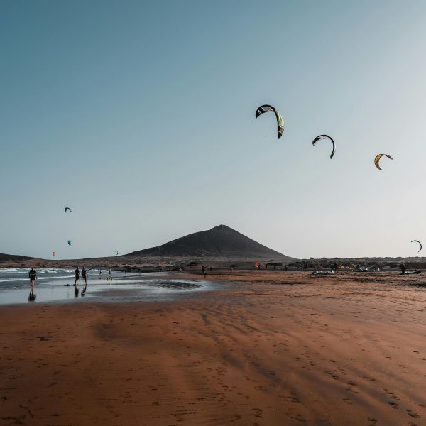 kite surfing scene